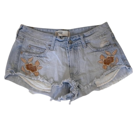 #66 Abercrombie & Fitch Low Rise Shorts - Picture 2 of 6